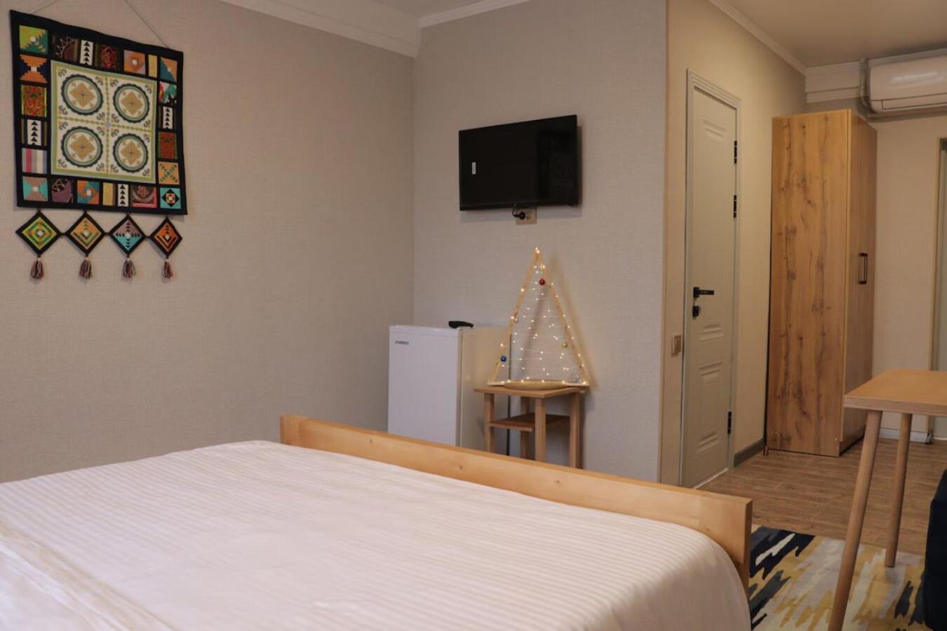 Salamat Hotel بيشكيك المظهر الخارجي الصورة