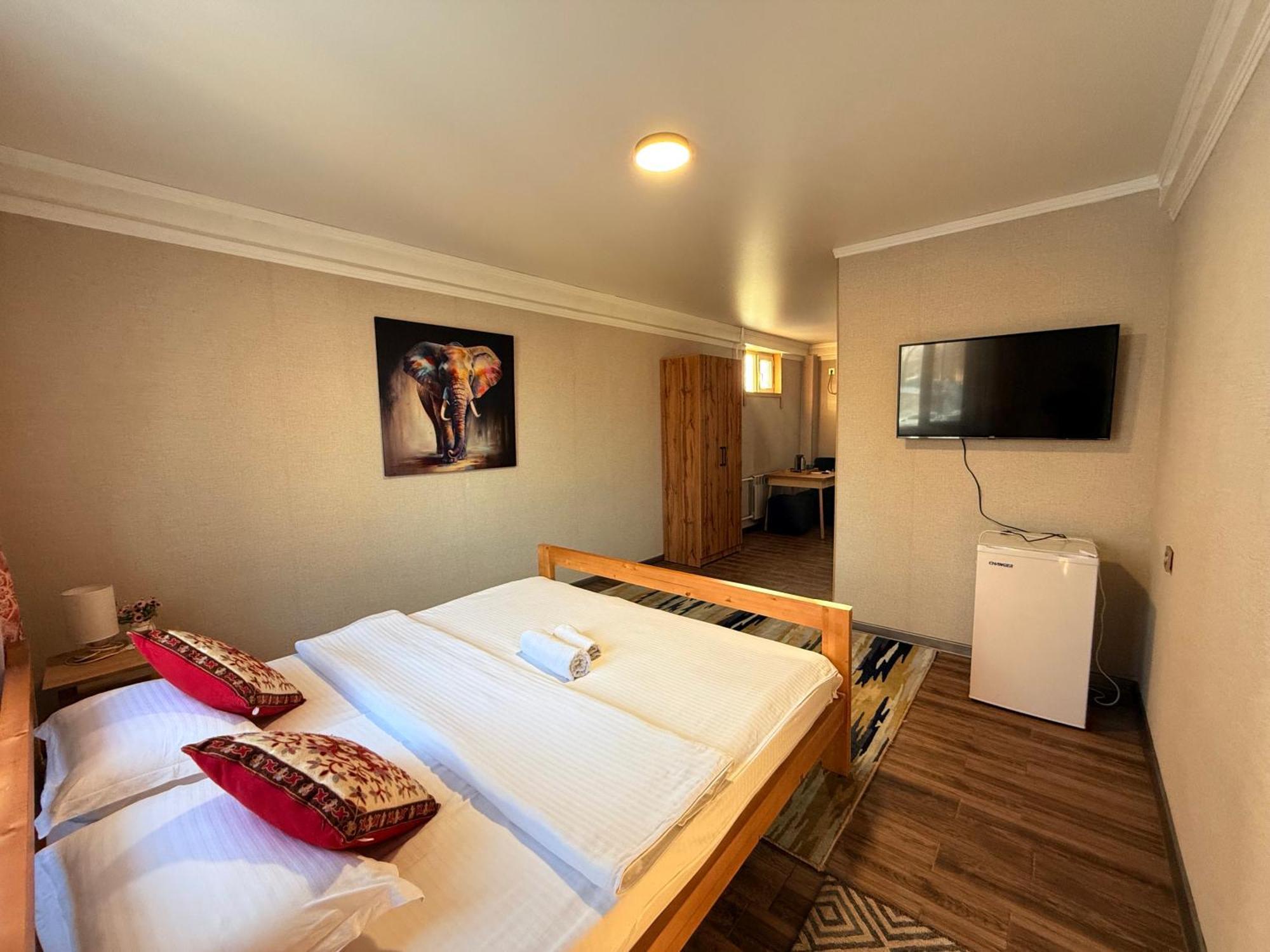 Salamat Hotel بيشكيك المظهر الخارجي الصورة