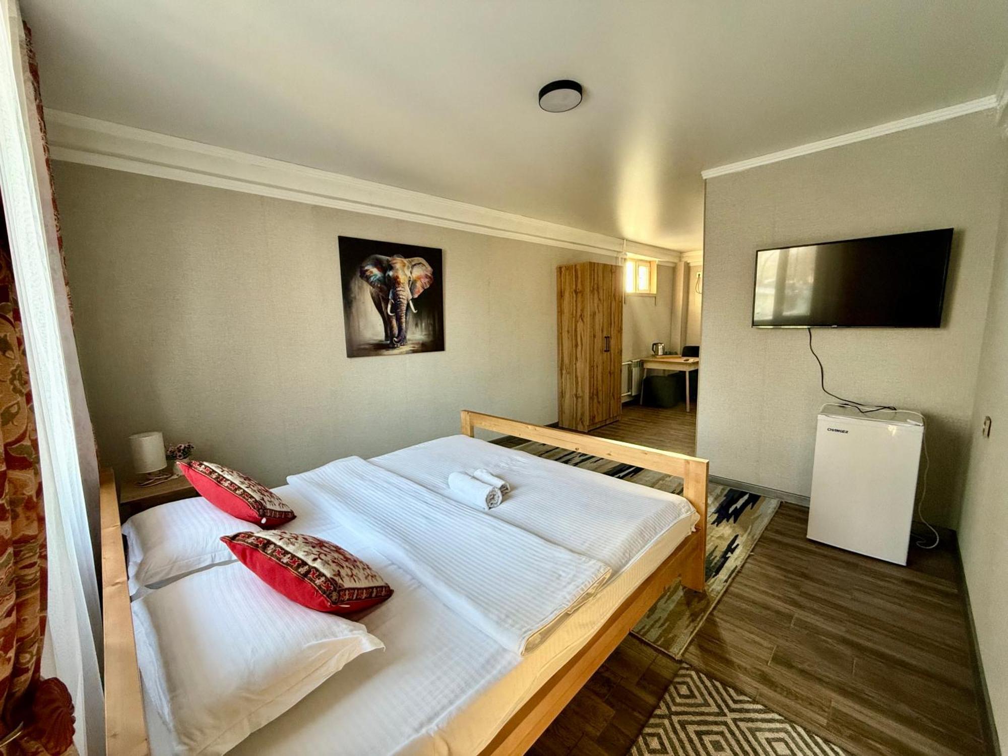Salamat Hotel بيشكيك المظهر الخارجي الصورة