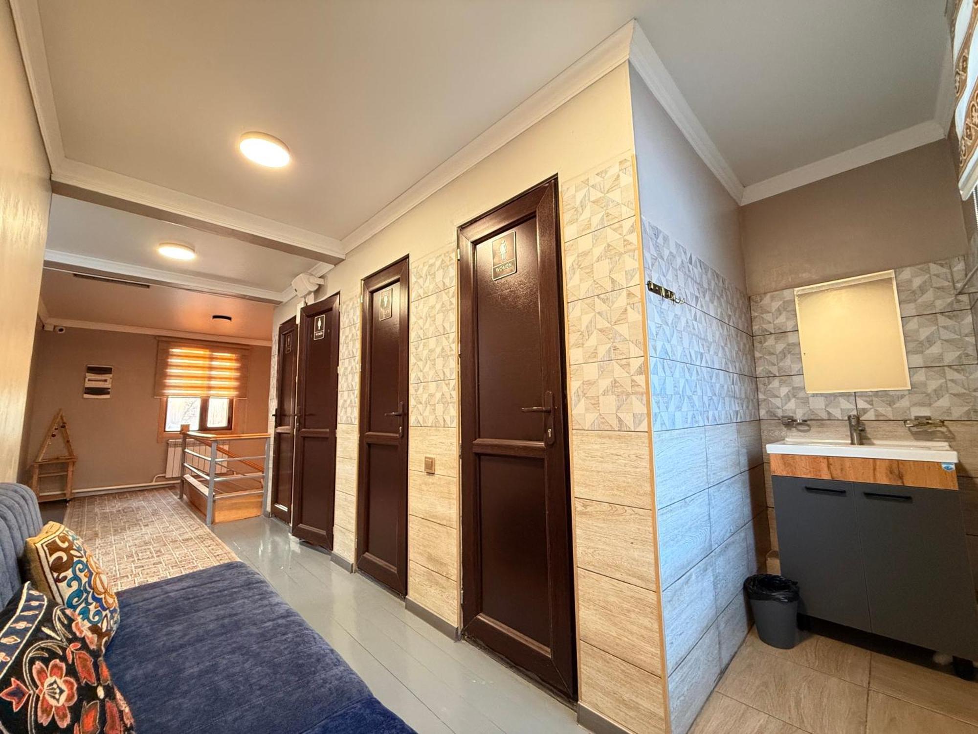 Salamat Hotel بيشكيك المظهر الخارجي الصورة